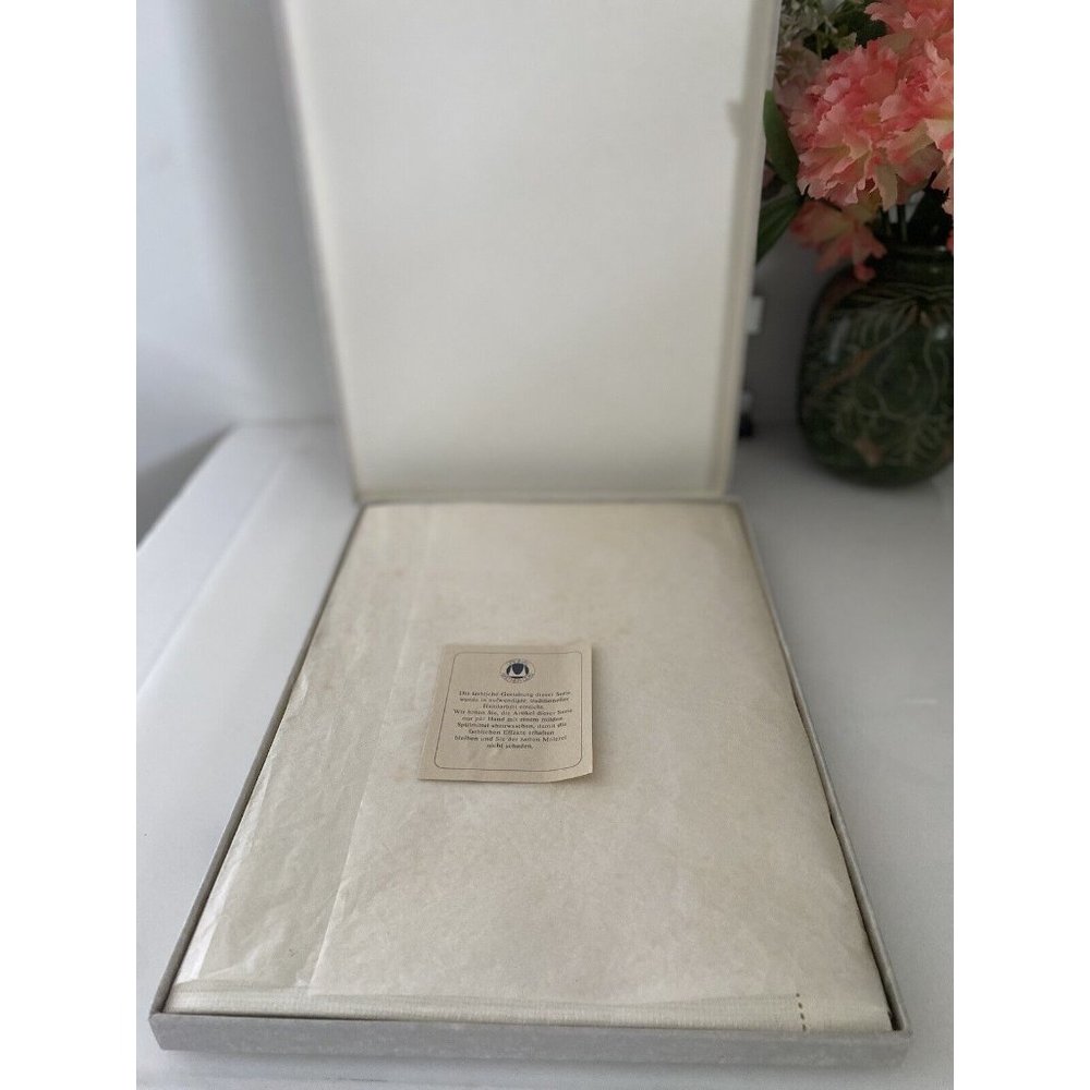 2 Vintage Donegal Pure Irish Linen‎ Cream Guest Towels Embroidered Original Box